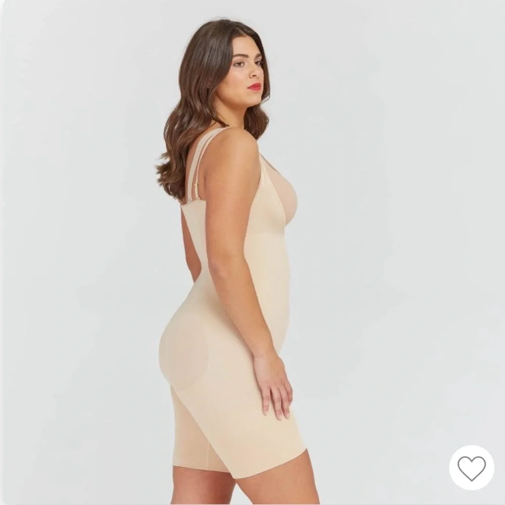 NWT Assets by Spanx open bust body suit shape wear 1X Nude Tan - Picture 2 of 12